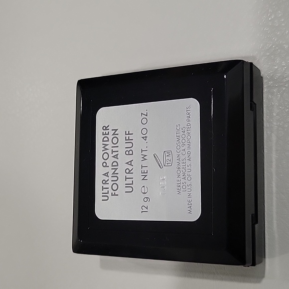 Merle Norman Ultra buff powder foundation - Picture 4 of 5